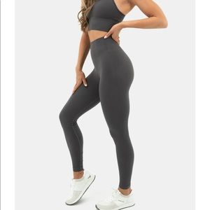 Quartz leggings size medium